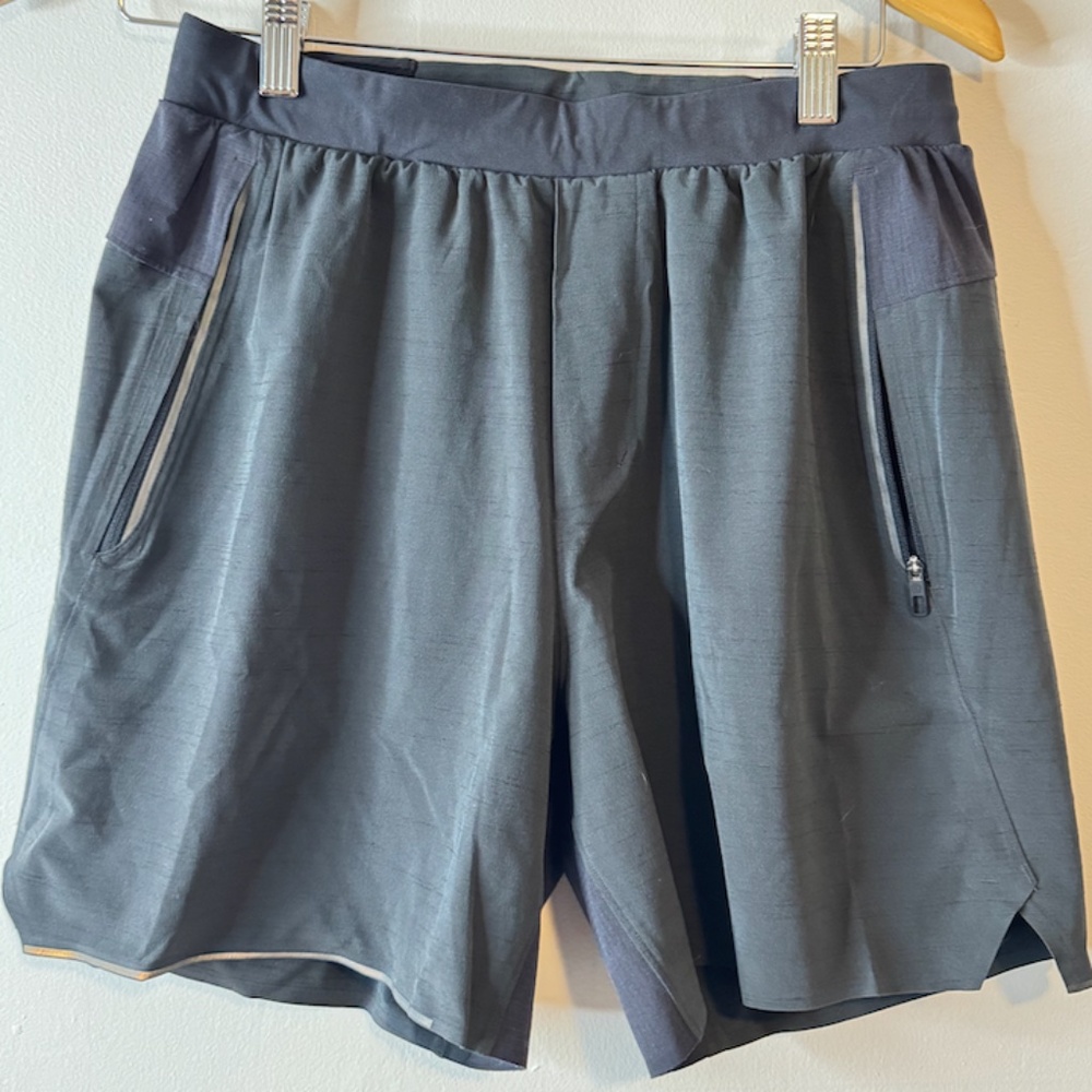 Men’s Lululemon 7” Liner-less Shorts Size Medium